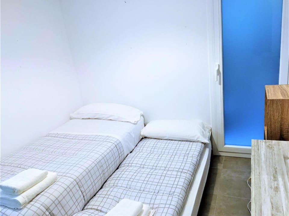 Apartamento céntrico a 50m de la playa, puerto y paseo marítimo en Roses, ¡totalmente reformado! - ES-258-88 Apartment in Roses