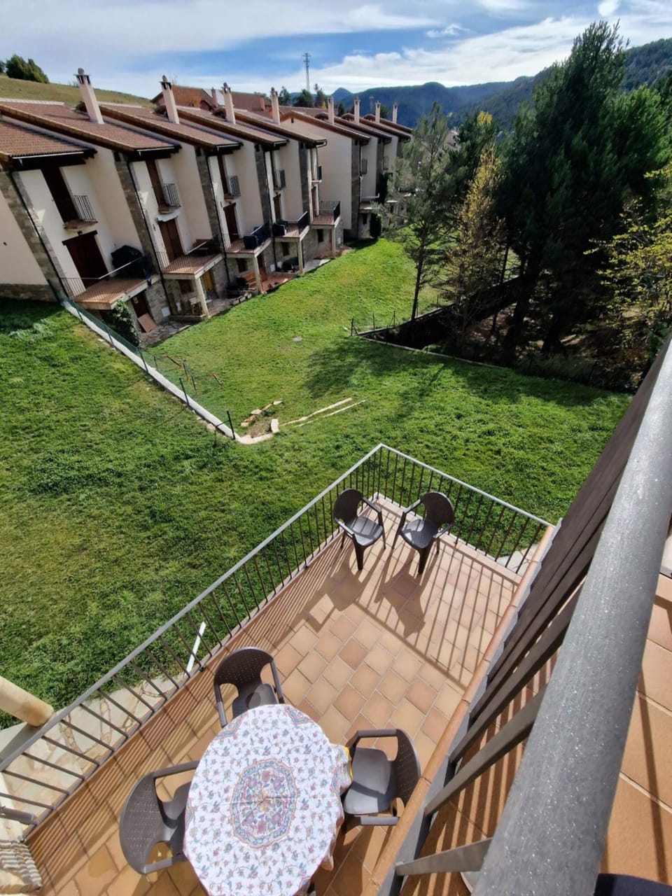 Property building, Patio, Spring, Day, Natural landscape, Garden, View (from property/room), Balcony/Terrace, Garden view