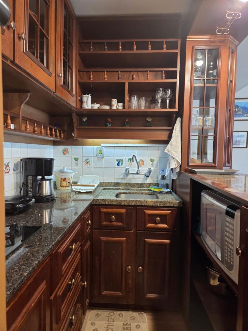 Duplex Floresta Negra - Sua Base perfeita em Gramado! Ótima LOCALIZAÇÃO LAGONegro 500m - 02 Quartos e 02 Banheiros para FAMILIA em CONDOMINIO FECHAD0, cozinha completa com GARAGEM e portaria 24h Apartment in Gramado