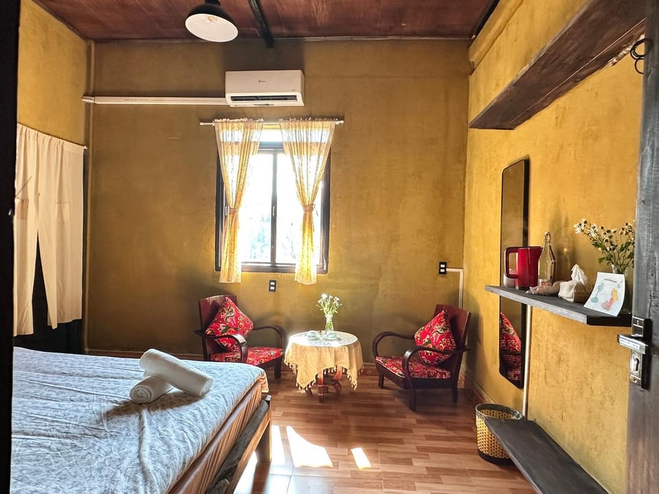 Photo of the whole room, Seating area, air conditioner