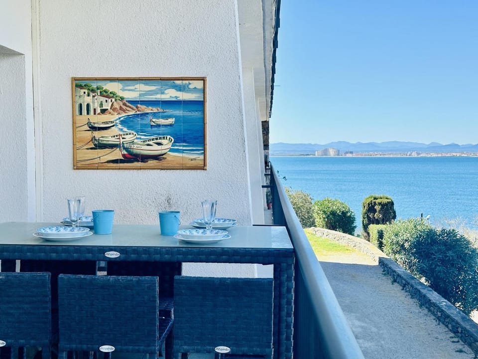 Apartamento en Roses con Terraza y Parking para 6 - ES-258-116 Apartment in Roses