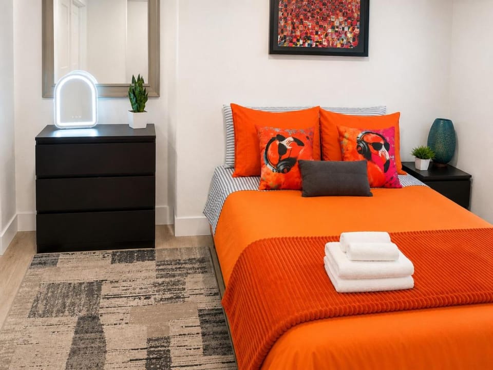 Bed, Photo of the whole room, Bedroom