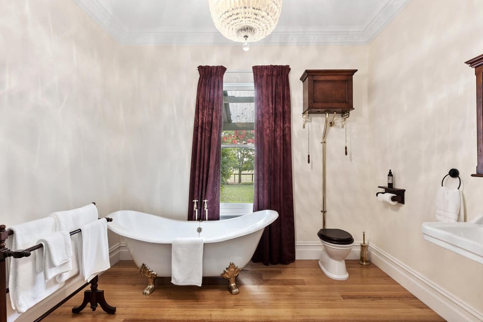 Shower, Toilet, Bathroom, Bath, towels