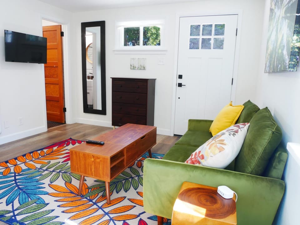 TV and multimedia, Living room, Evening entertainment