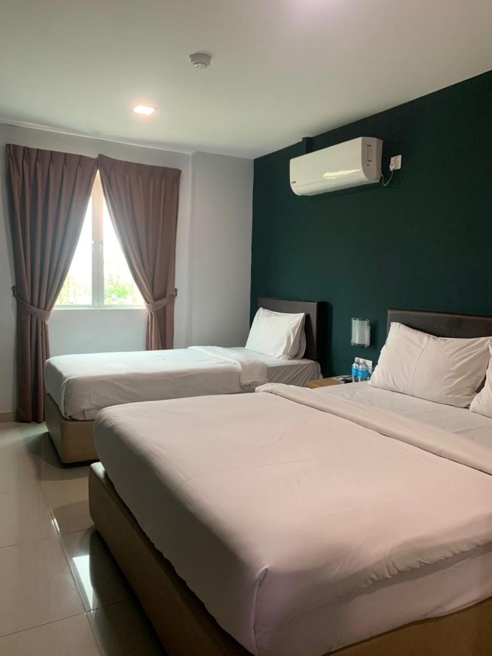 Bed, Bedroom, air conditioner