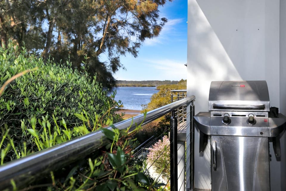 2 The Pier - Elegance by the Water House in Hawks Nest