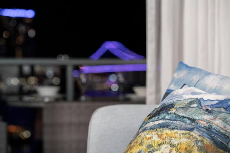 Story Bridge & River View 2B1B Apt w Free Parking! - 84 Apartment in Kangaroo Point