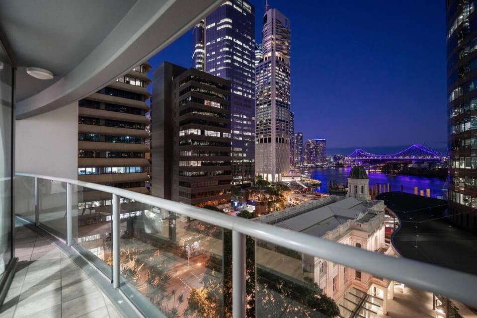 Story Bridge & River View 2B1B Apt w Free Parking! - 84 Apartment in Kangaroo Point