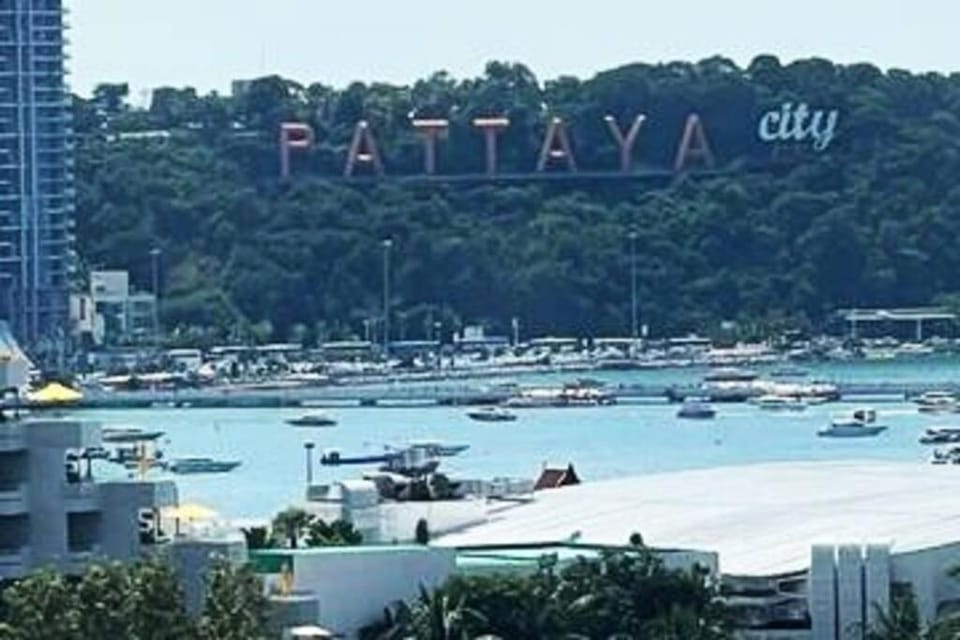 Downtown Charm Edge 1 Bedroom Seaview Condo Apartment in Pattaya City