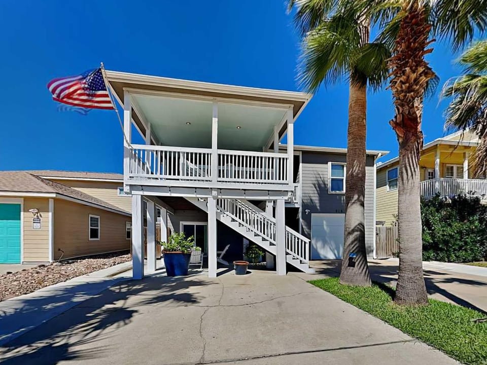 Property building, Facade/entrance, Neighbourhood, Balcony/Terrace, Parking