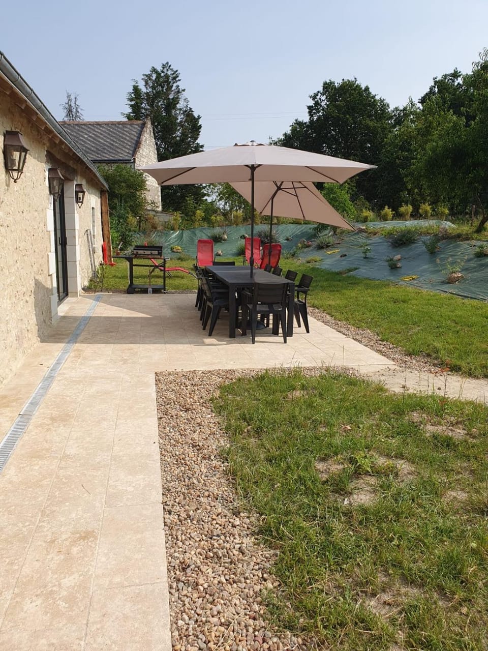 Property building, Patio, BBQ facilities, Garden, Garden, Balcony/Terrace, Garden view, group of guests, sunbed