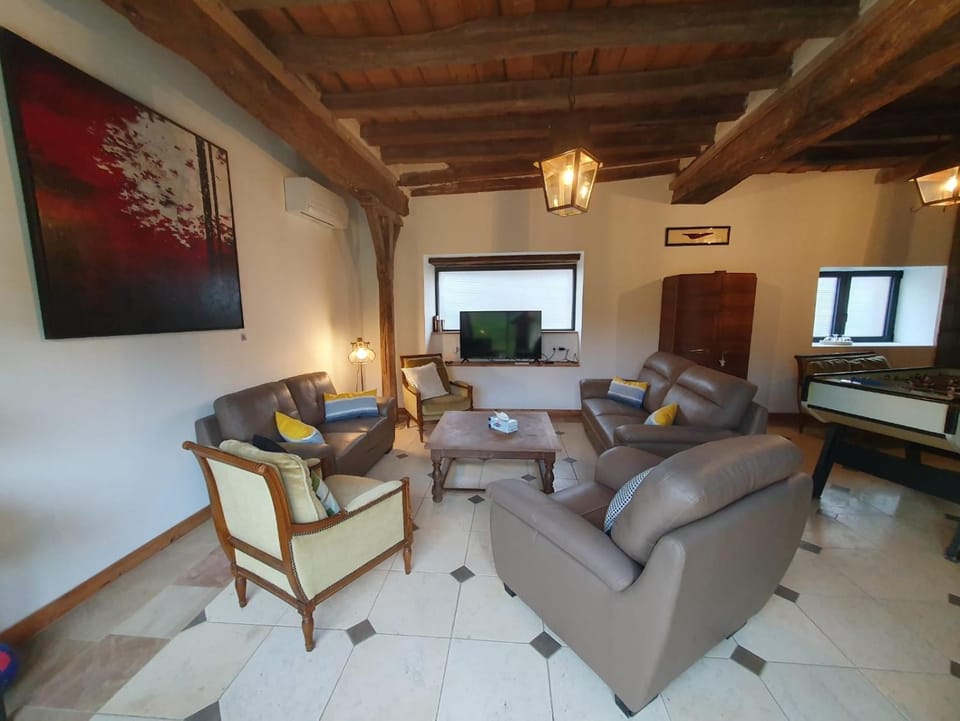 Communal lounge/ TV room, TV and multimedia, Living room, Seating area