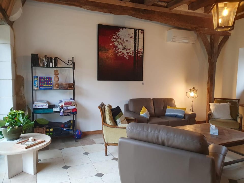 Communal lounge/ TV room, Living room, Seating area