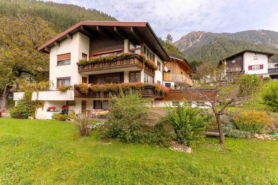 Property building, Day, Mountain view