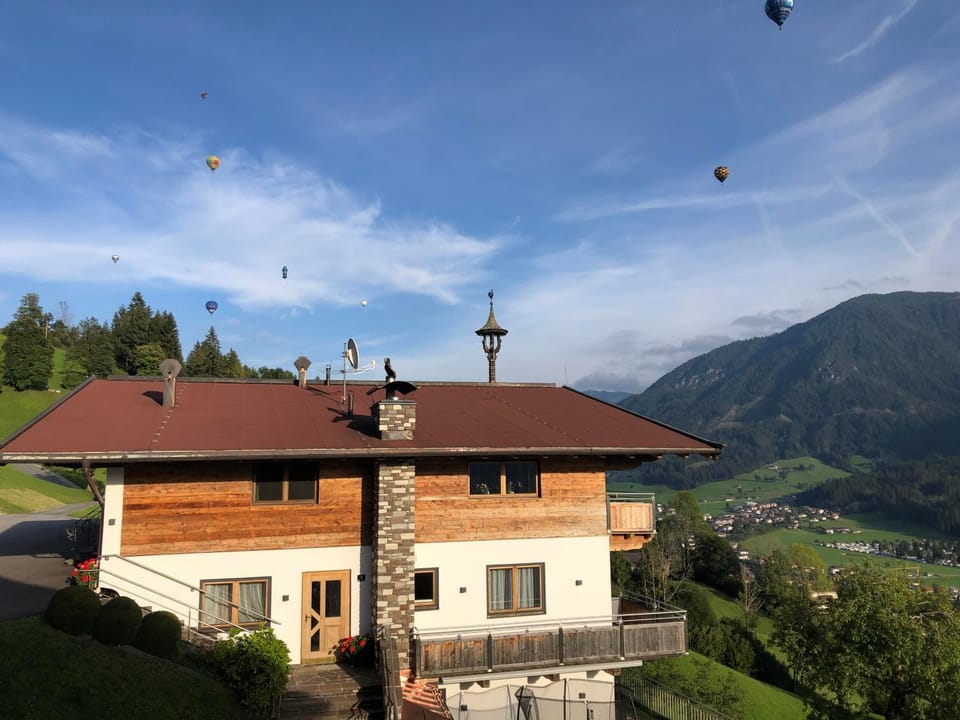 Property building, Day, Natural landscape, Bird's eye view, Mountain view