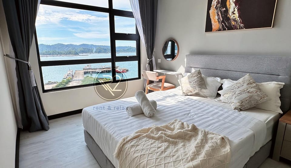 Bed, Natural landscape, View (from property/room), Photo of the whole room, Bedroom, Sea view, towels