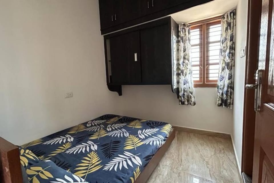Cozy 2 bed room house with kitchen and wifi. Apartment in Bengaluru