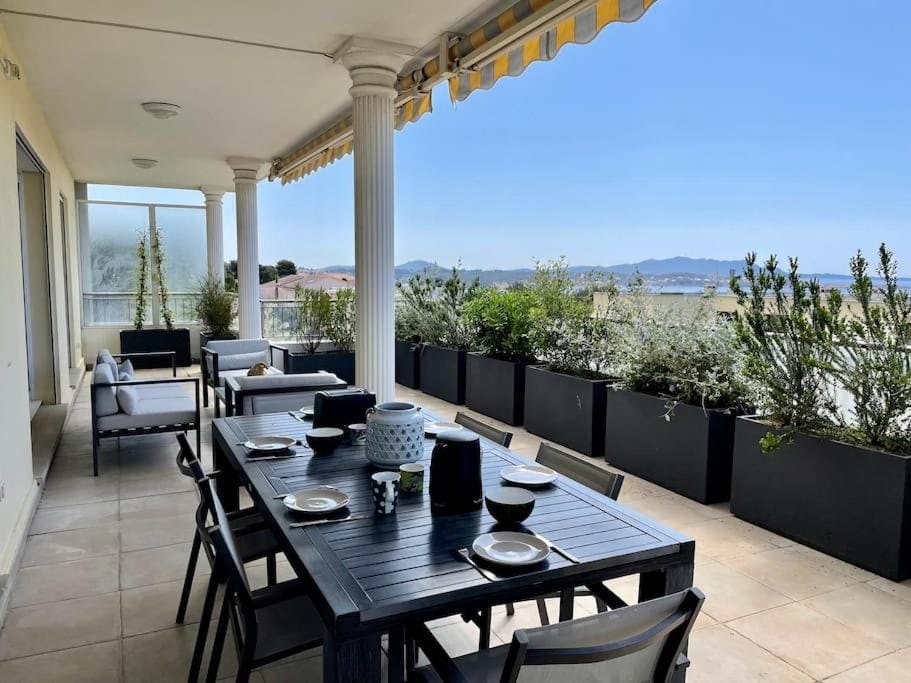 Patio, Dining area, Sea view