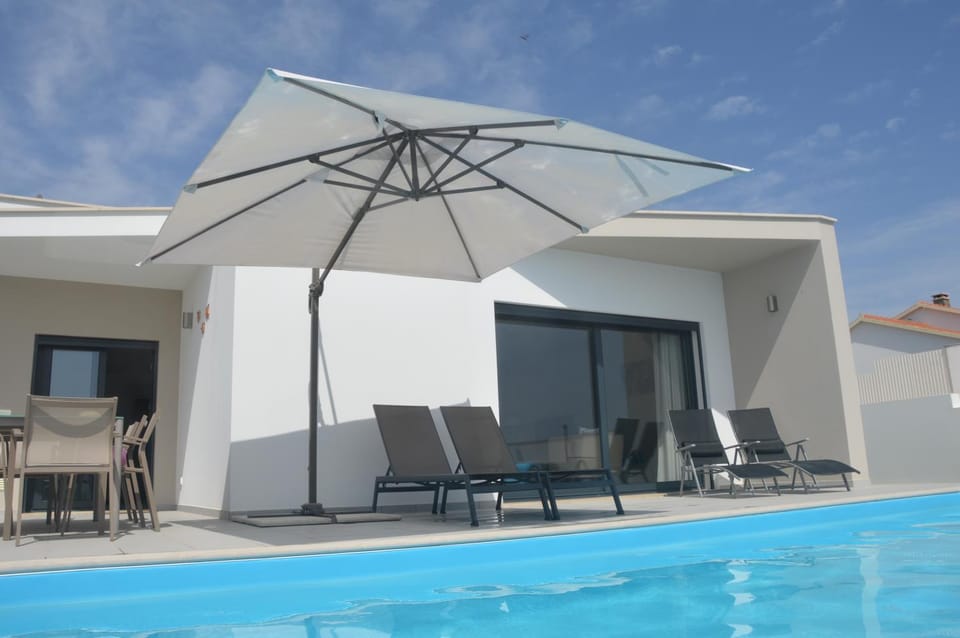 Day, Balcony/Terrace, Pool view, Swimming pool, Swimming pool, sunbed