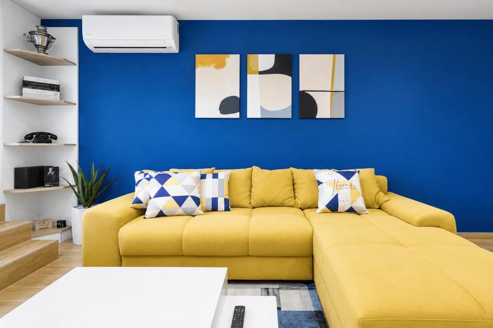 Living room, Photo of the whole room, Decorative detail, Evening entertainment