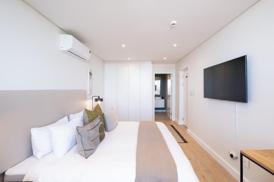 Bathroom, air conditioner