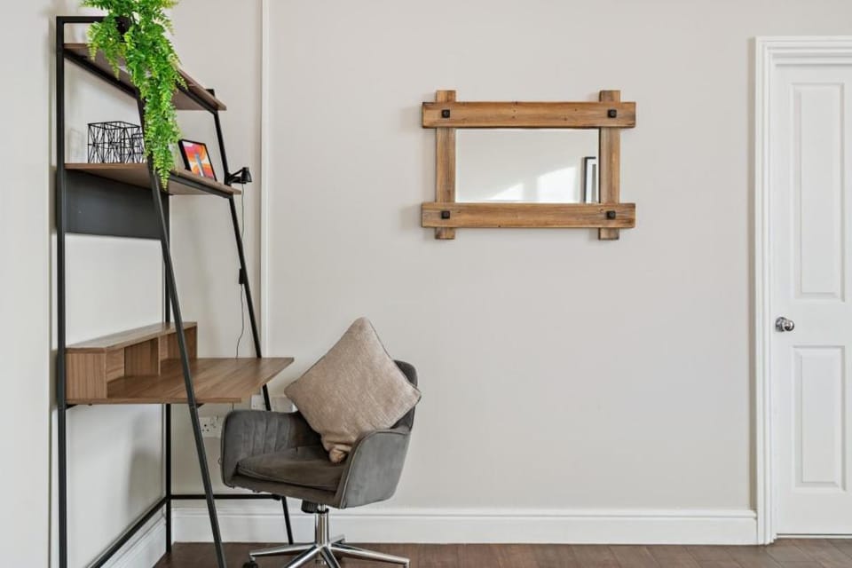 COSY HOME IN CENTRAL WINDSOR & FREE PARKING - By Tempstay Apartment in Windsor