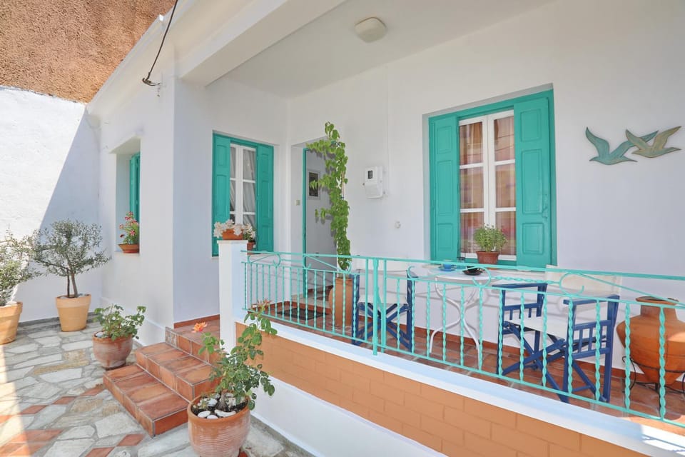 Patio, Facade/entrance