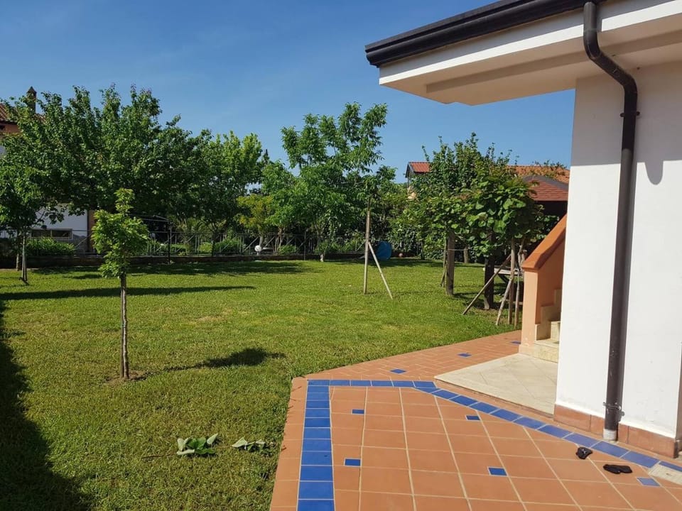 Property building, Day, Garden, Garden view