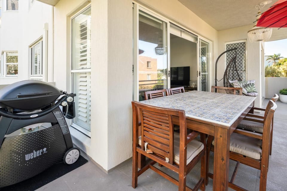Patio, BBQ facilities, Seating area, Dining area