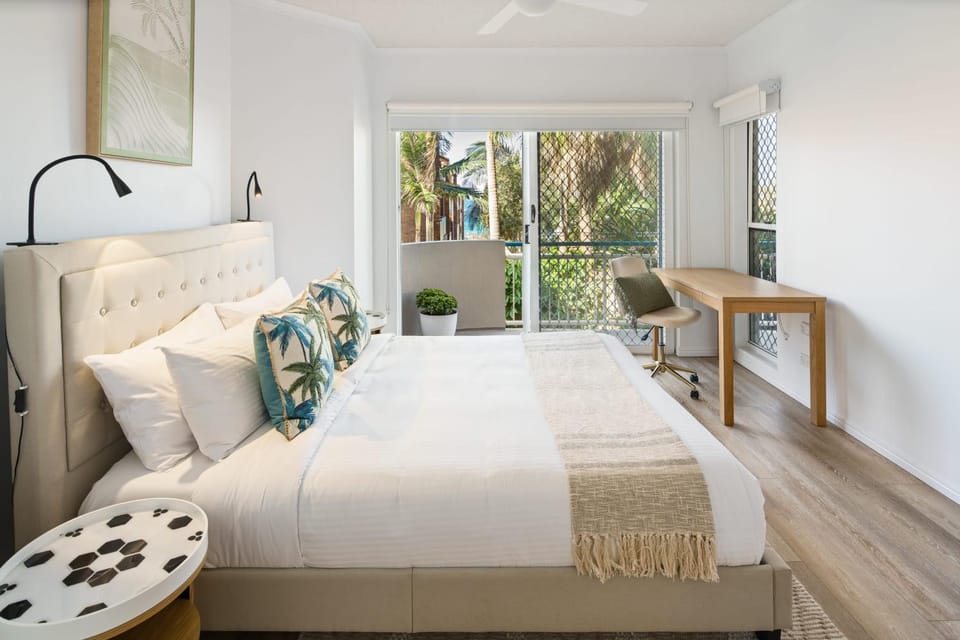 Bed, Photo of the whole room, Seating area, Bedroom