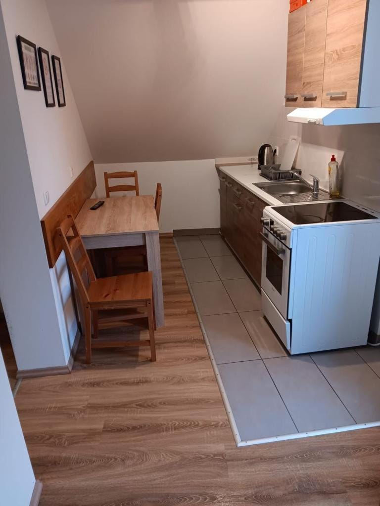 Kitchen or kitchenette, Dining area, pet friendly, stove