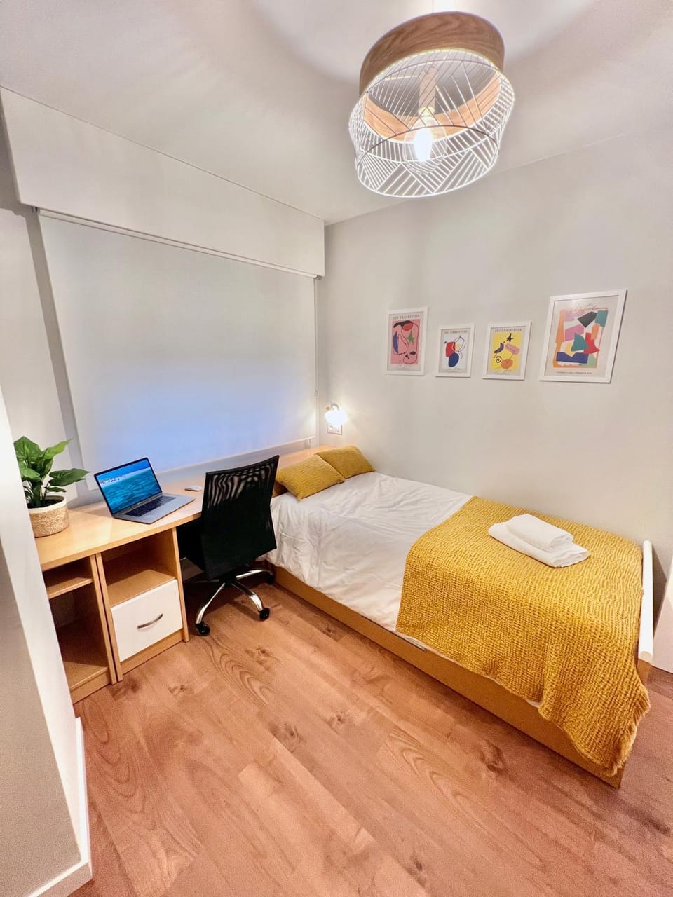 Bed, Photo of the whole room, Bedroom