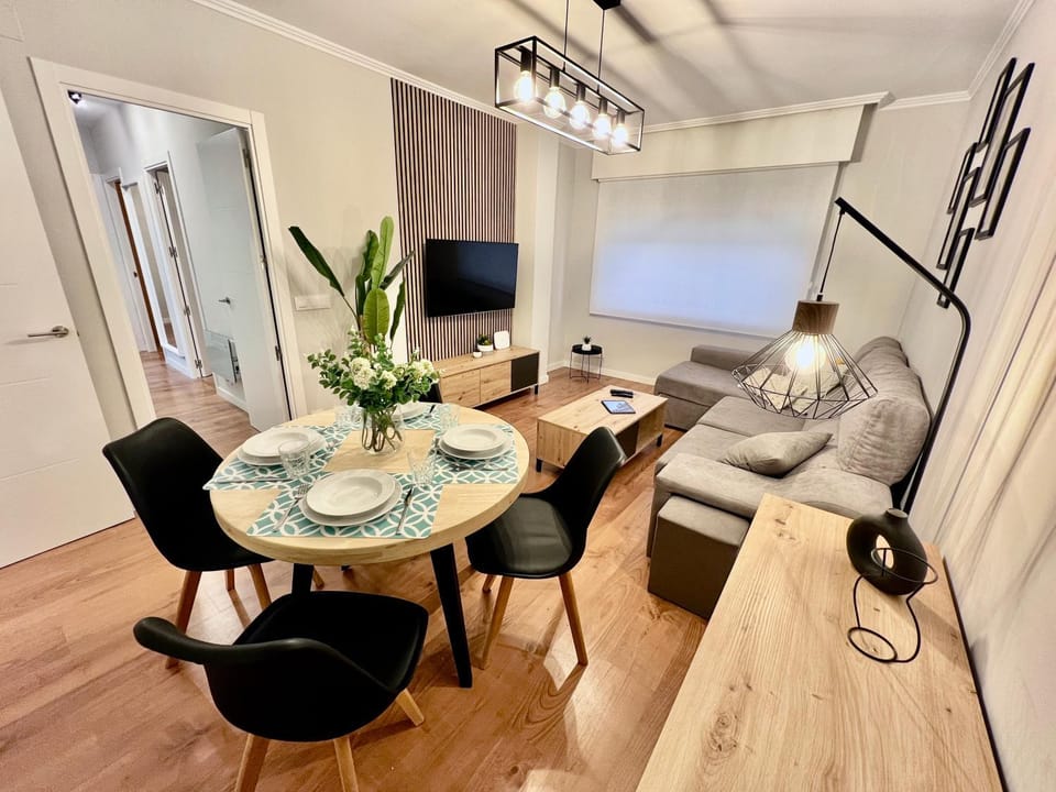 Communal lounge/ TV room, TV and multimedia, Living room, Seating area, Dining area