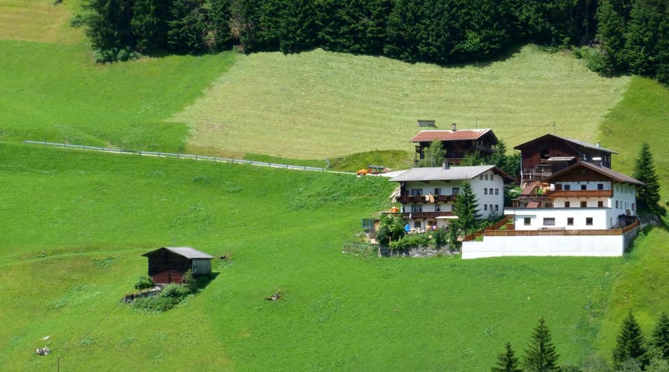 Property building, Neighbourhood