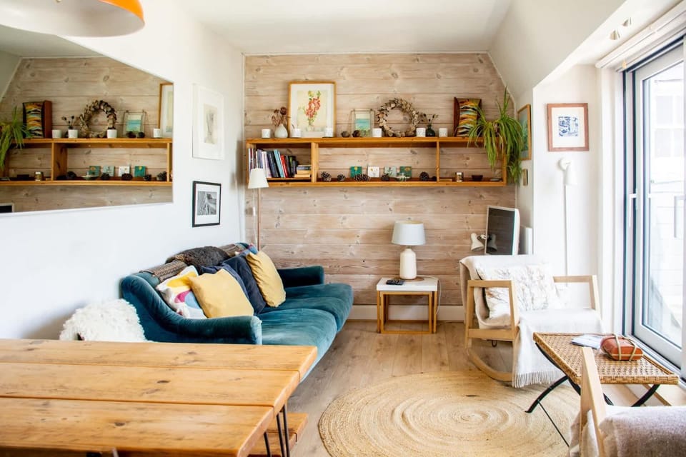 Breathtaking Harbourside Views With Parking at 'Harbour Strand' Apartment in England