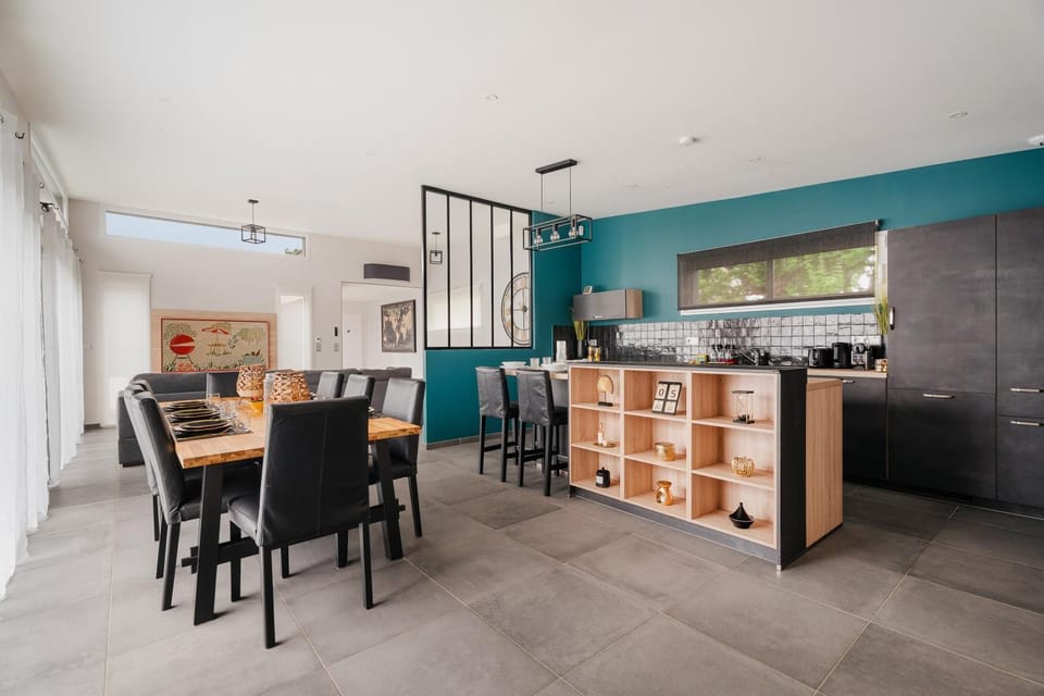 Property building, Kitchen or kitchenette, Living room