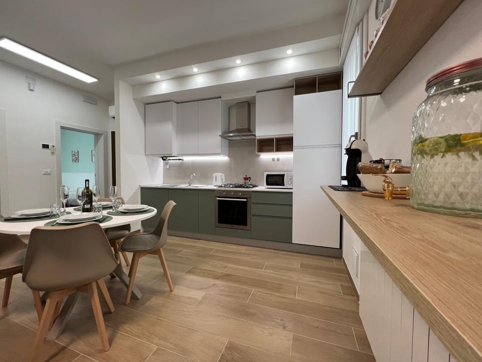 Property building, Kitchen or kitchenette, Living room