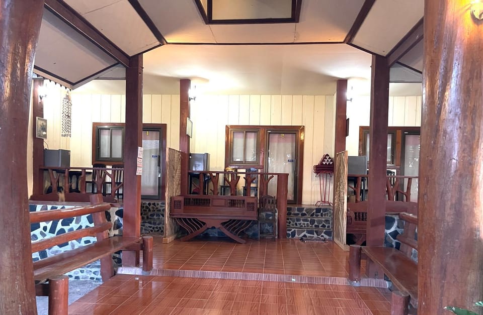Seating area, Dining area