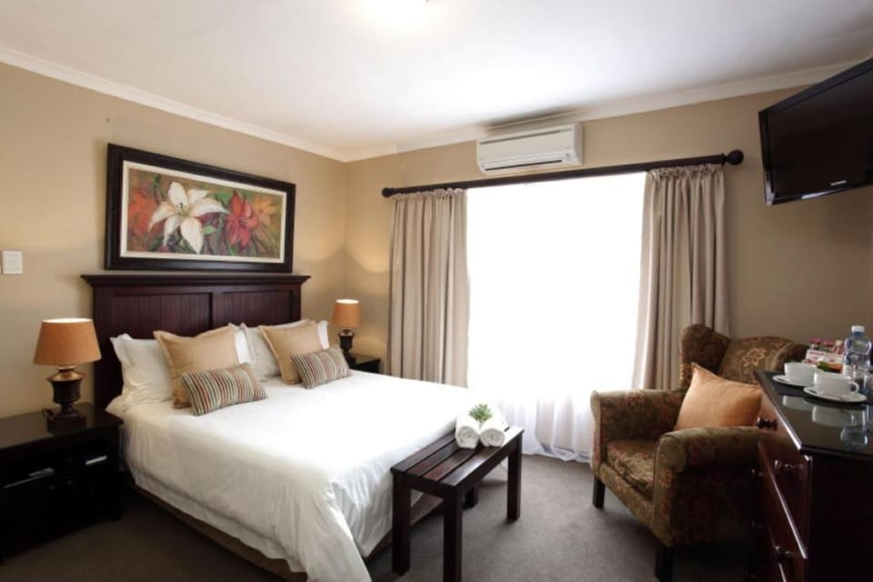 Shower, TV and multimedia, Coffee/tea facilities, Bedroom, Breakfast, heating, safe, air conditioner