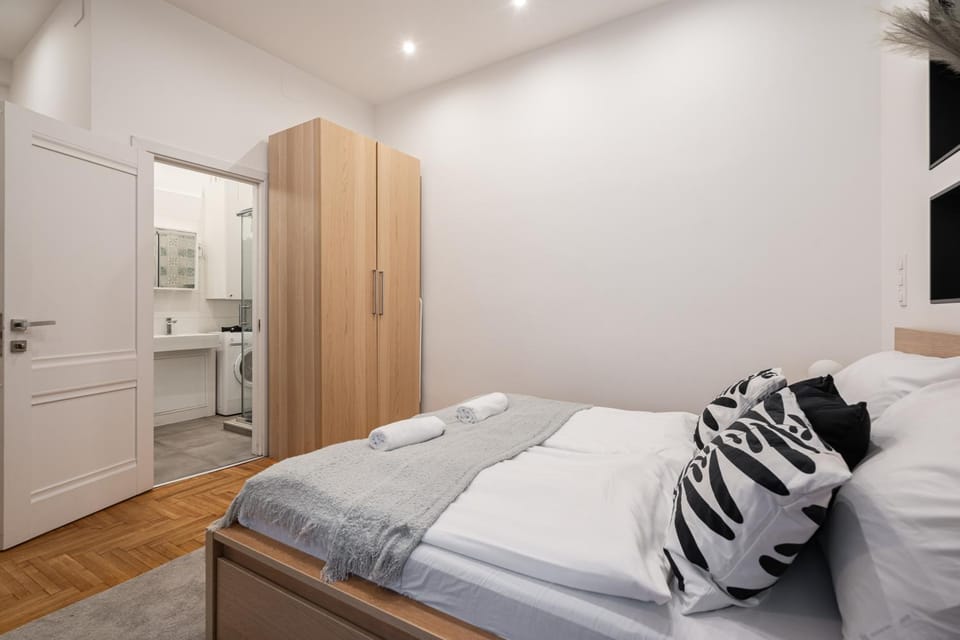 Bed, Photo of the whole room, Bedroom, towels, wardrobe