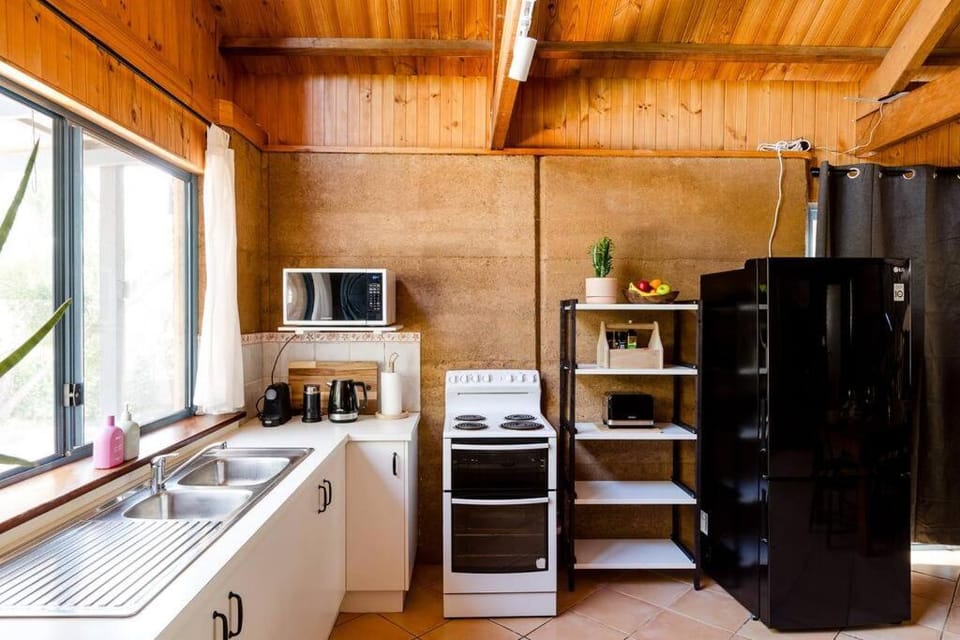 Beachy Sleeps! Eco Friendly Family Retreat Chalet in Mitchell Drive