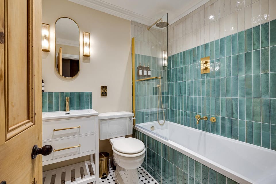 Shower, Toilet, Bathroom, Bath