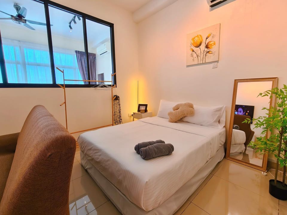 Mount Austin Palazio High Floor studio 2-4pax with TV box 5mins AEON C217 Apartment in Johor Bahru
