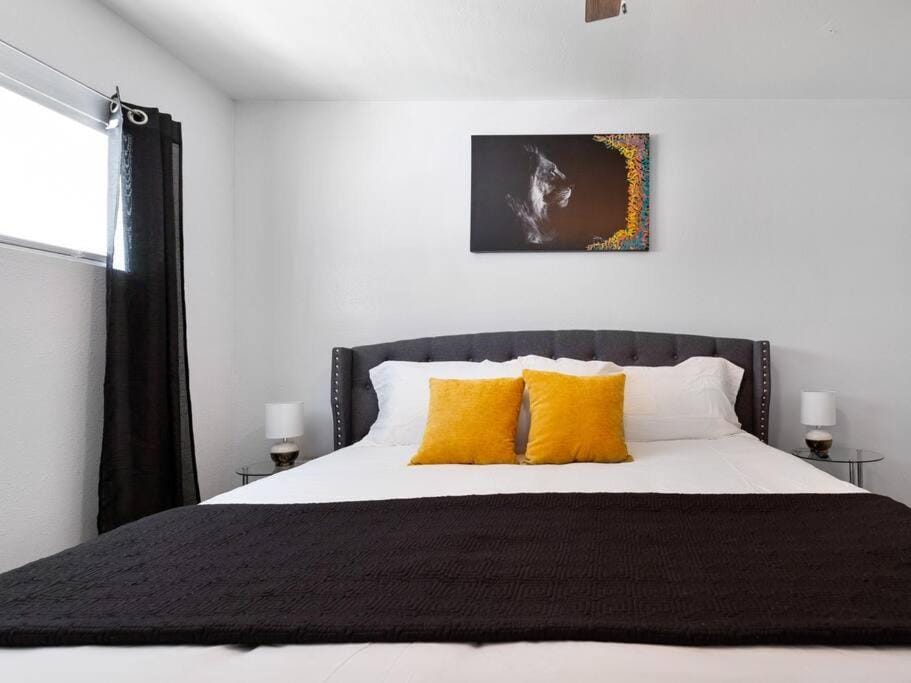 Bed, Photo of the whole room, Bedroom