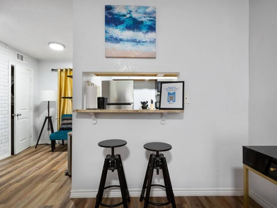 Kitchen or kitchenette, minibar, oven