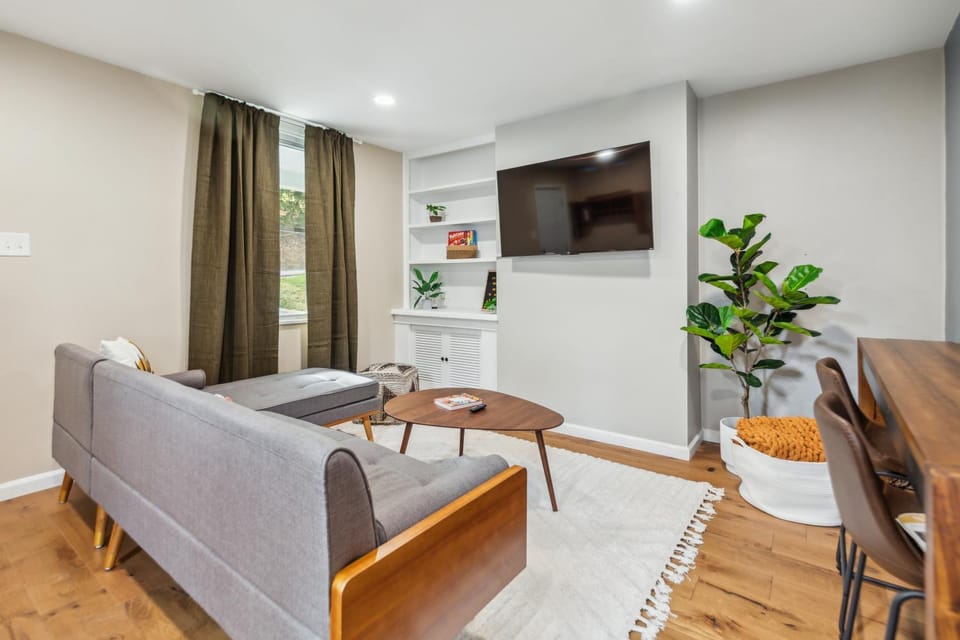 Communal lounge/ TV room, TV and multimedia, Kitchen or kitchenette, Living room, Seating area, Dining area, Evening entertainment