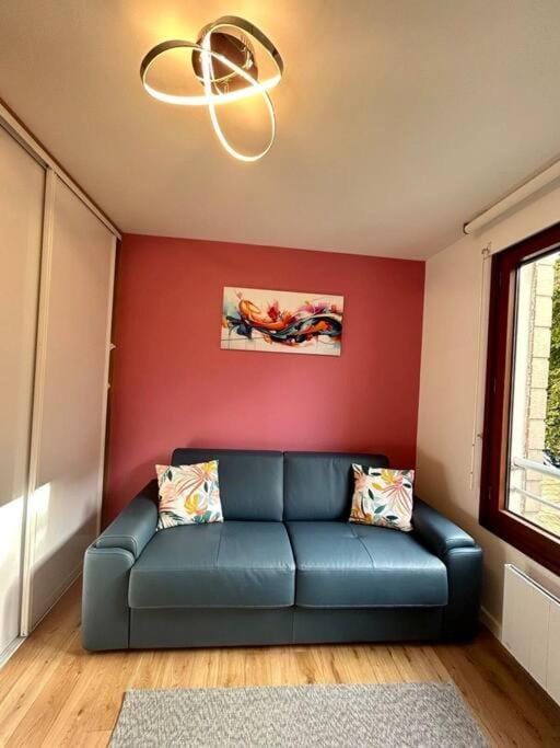 Splendid 92m2 Renovated, 4 Rooms Apartment in Charenton-le-Pont