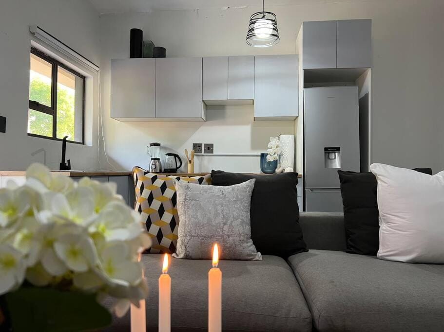 Cosy apt 5min to Sandton City 8 Apartment in Sandton