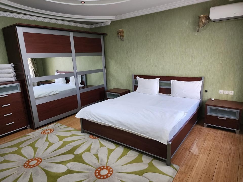 Bed, Bedroom, wardrobe, air conditioner
