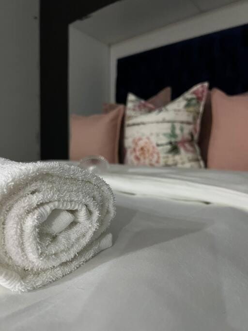 Lux apt 5min to Sandton 9 Apartment in Sandton
